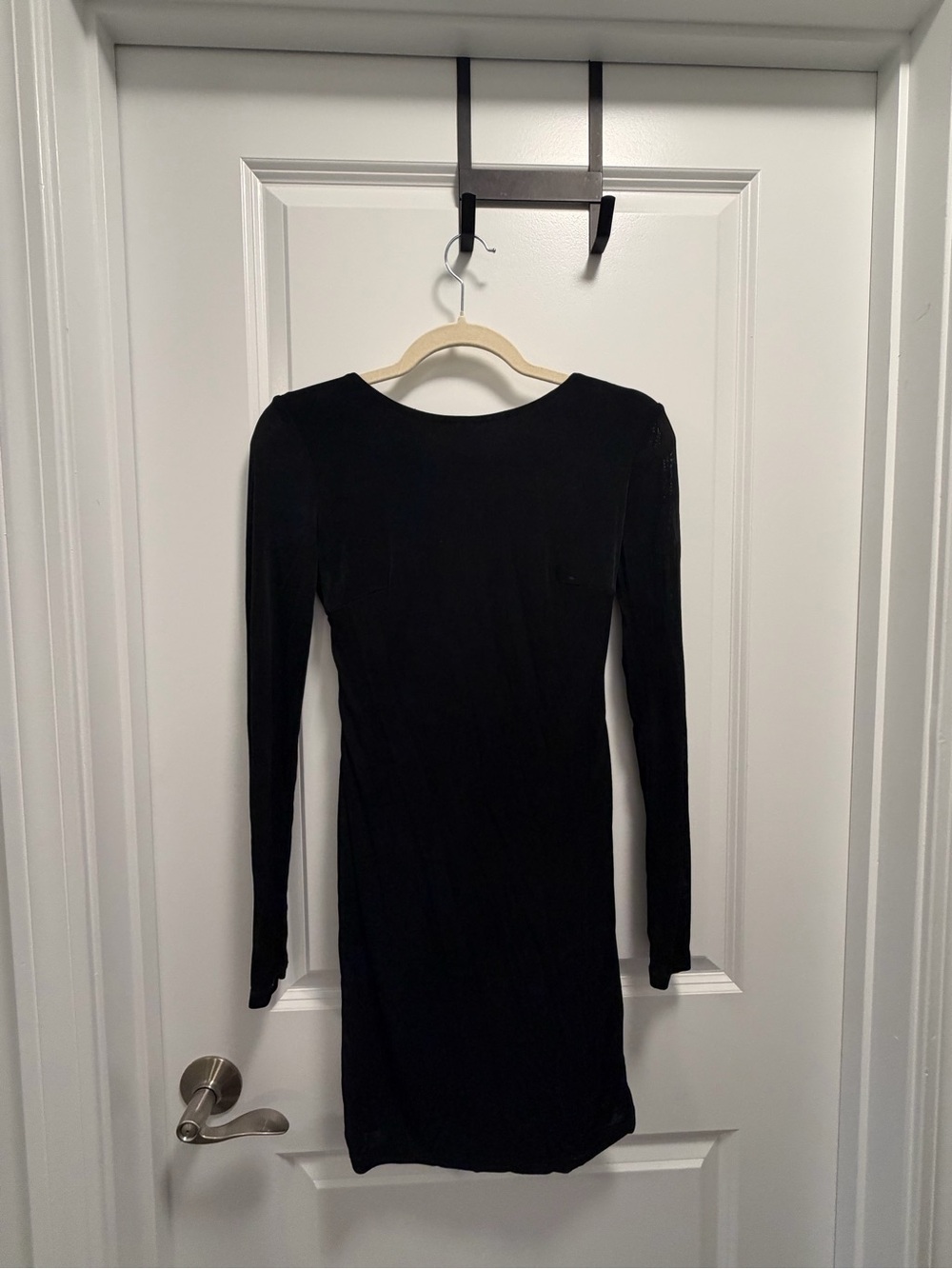Sleek Black Long-Sleeve Bodycon Dress
